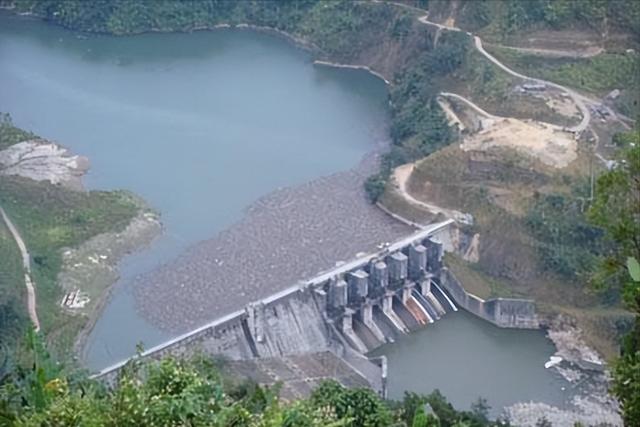 世界上最大的古代土石建筑是哪一个,世界上最大的古代土石建筑是哪一个国家!