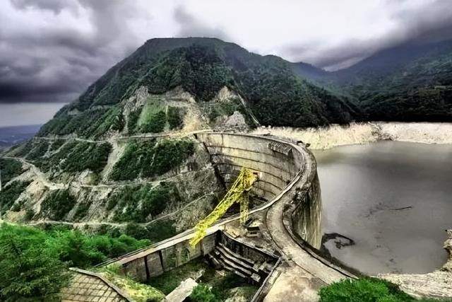 世界上最大的古代土石建筑是哪一个,世界上最大的古代土石建筑是哪一个国家!