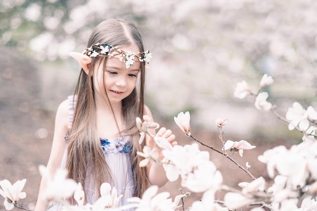 宝宝起名金秋十月的女孩名，白露枫林，处处迎秋雯字取名的寓意女孩名字